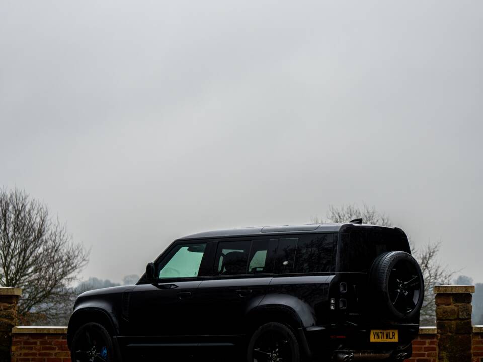 Image 15/50 of Land Rover Defender 110 V8 &quot;Bond Edition&quot; (2021)