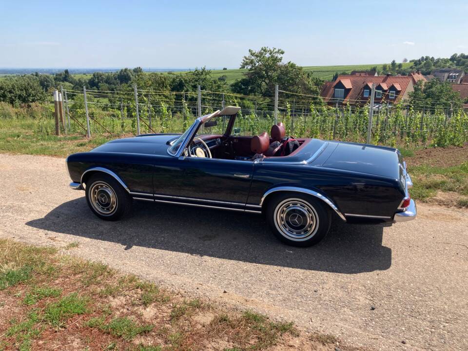 Image 3/4 of Mercedes-Benz 280 SL (1968)