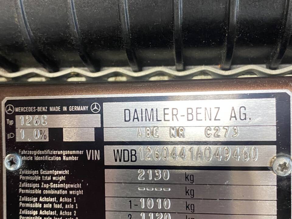 Image 36/63 of Mercedes-Benz 500 SEC (1984)