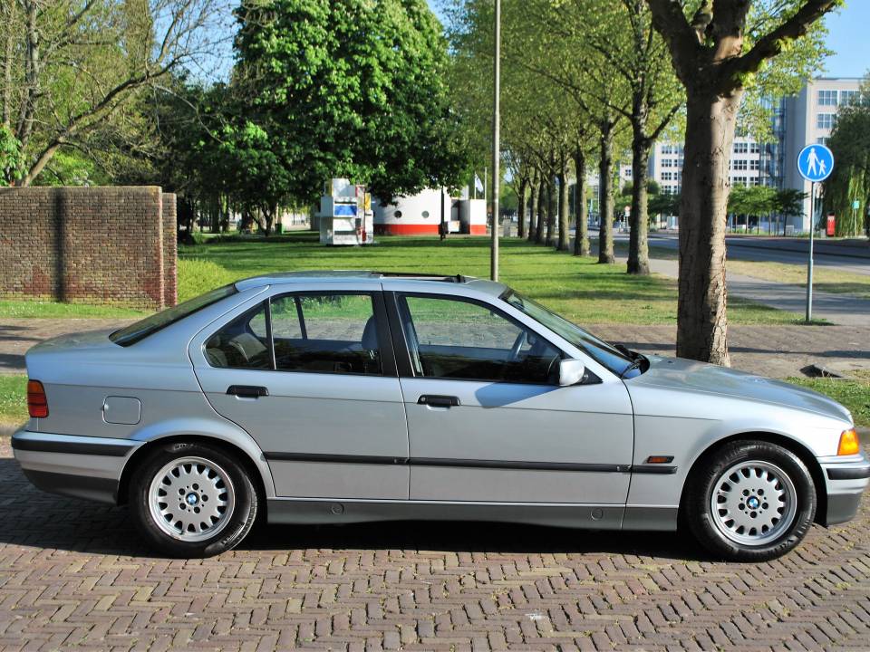 Image 23/50 de BMW 323i (1996)