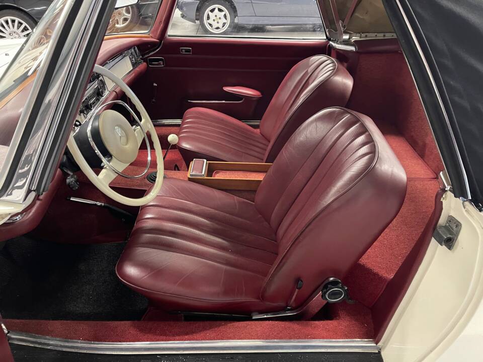 Image 12/19 of Mercedes-Benz 280 SL (1968)