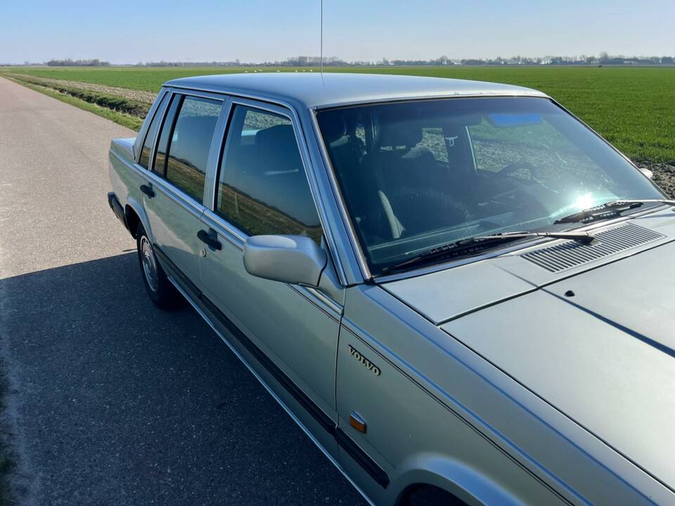 Image 38/41 of Volvo 740 (1987)
