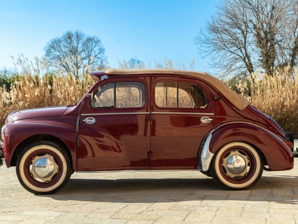 Image 7/50 of Renault 4 CV Decapotable (1957)