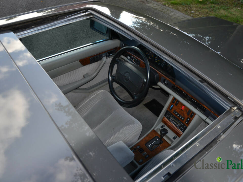 Image 15/50 of Mercedes-Benz 560 SEL (1988)