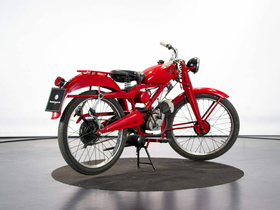 Immagine 4/50 di Moto Guzzi Motoleggera 65 (1951)