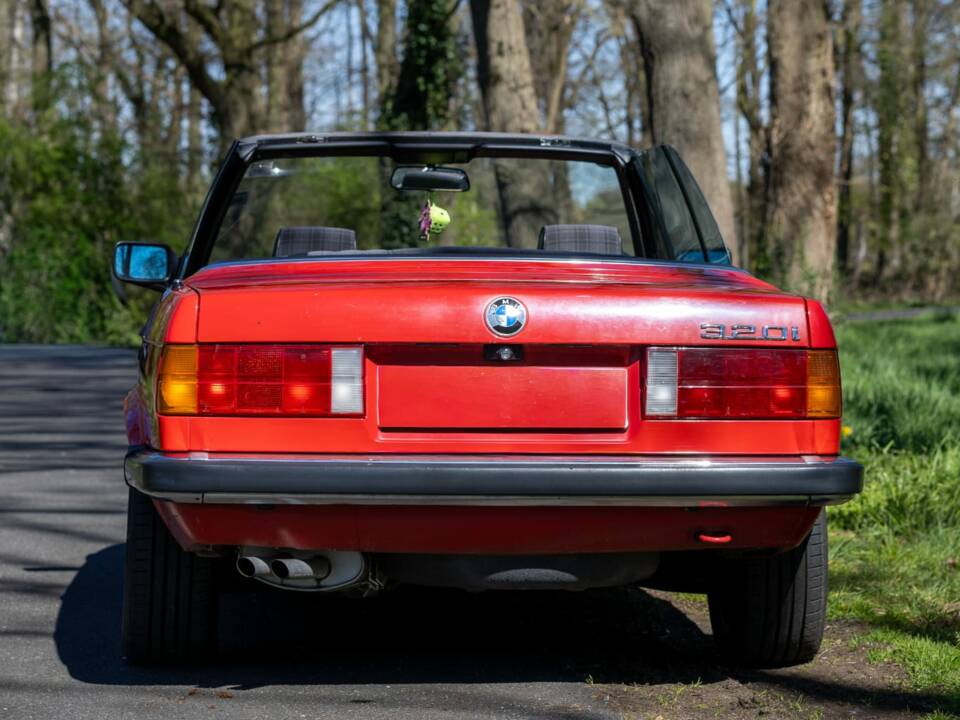 Image 4/8 of BMW 320i (1990)