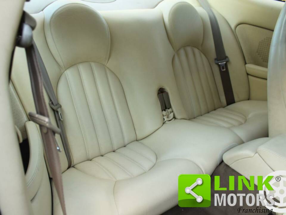 Image 14/16 of Jaguar XK8 4.0 (1997)