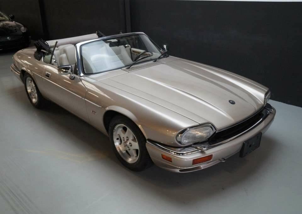 Image 18/50 of Jaguar XJS 4.0 (1995)