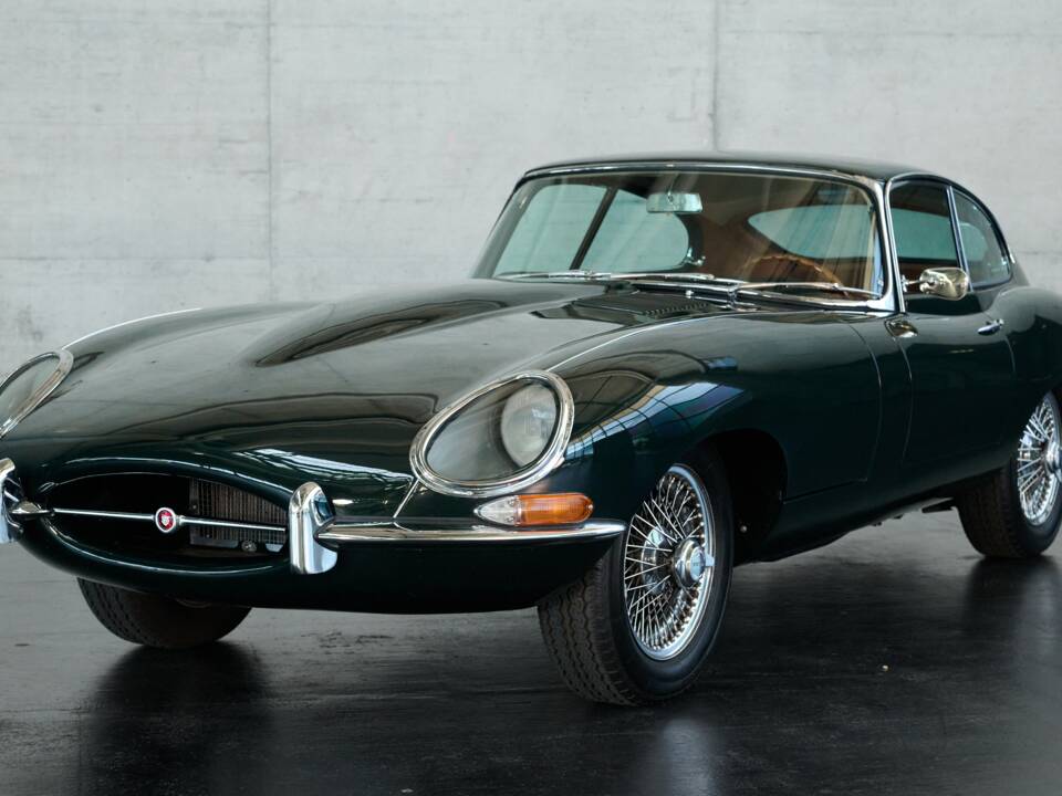 Image 2/50 de Jaguar E-Type (1970)