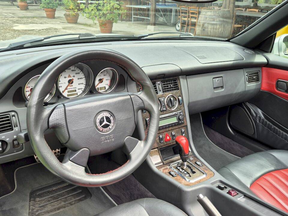 Afbeelding 25/63 van Mercedes-Benz SLK 32 AMG (2001)