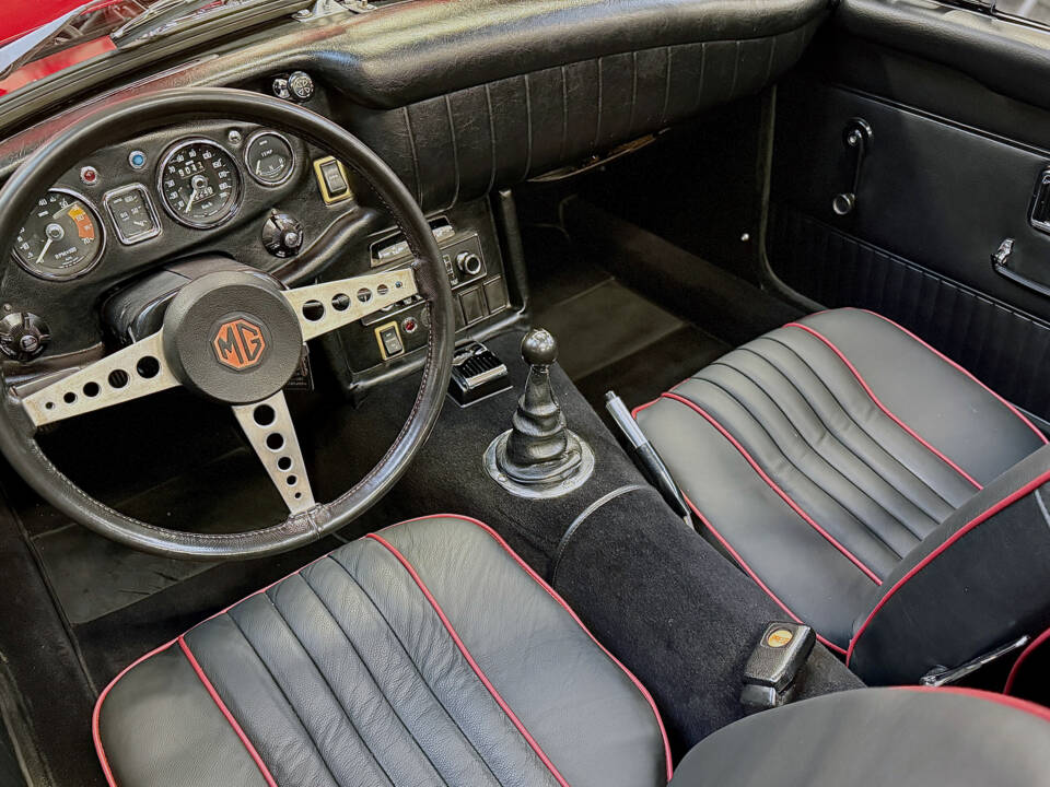 Bild 17/64 von MG MGB (1970)