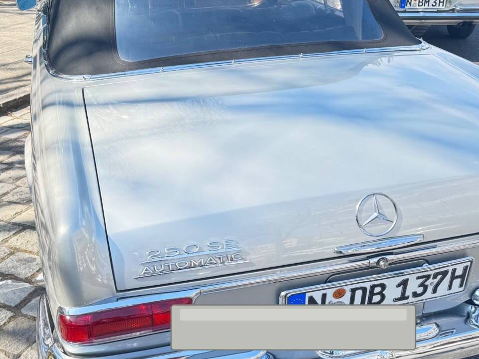 Image 9/37 de Mercedes-Benz 250 SE (1966)