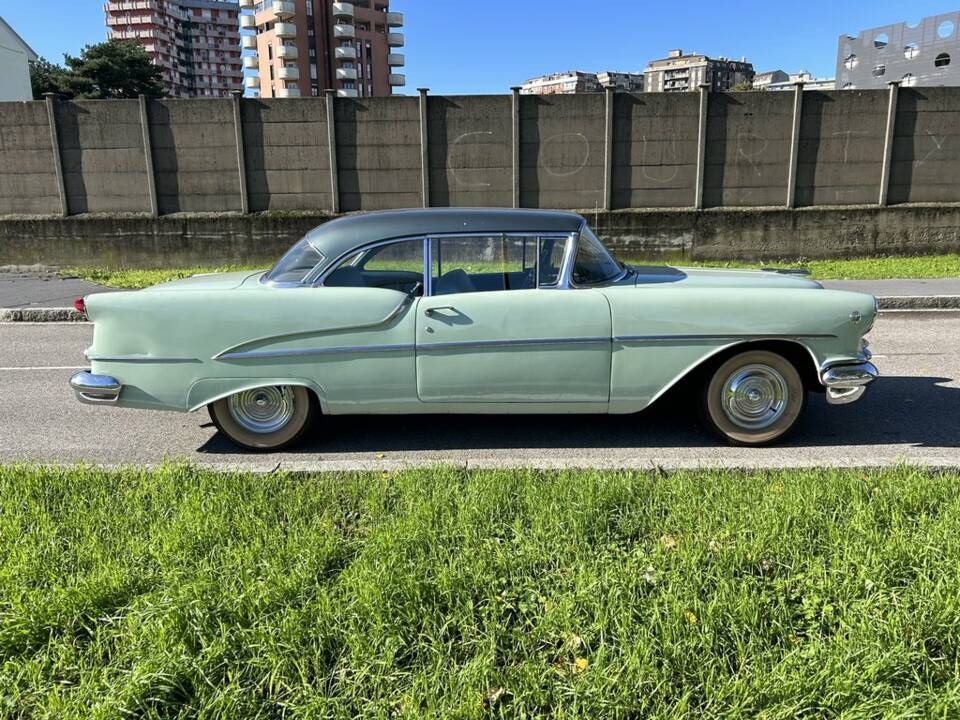 Bild 8/8 von Oldsmobile 88 Holiday Sedan (1955)