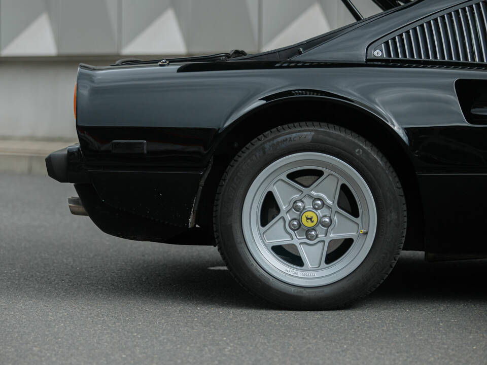 Bild 31/54 von Ferrari 308 GTSi Quattrovalvole (1985)