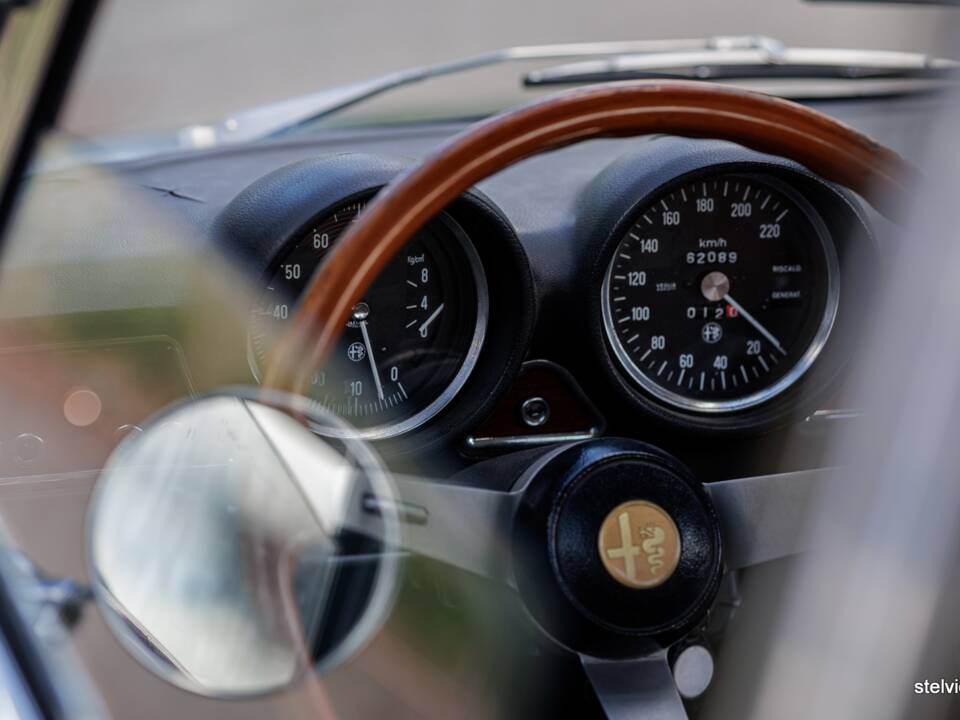 Bild 16/39 von Alfa Romeo 1750 GT Veloce (1971)
