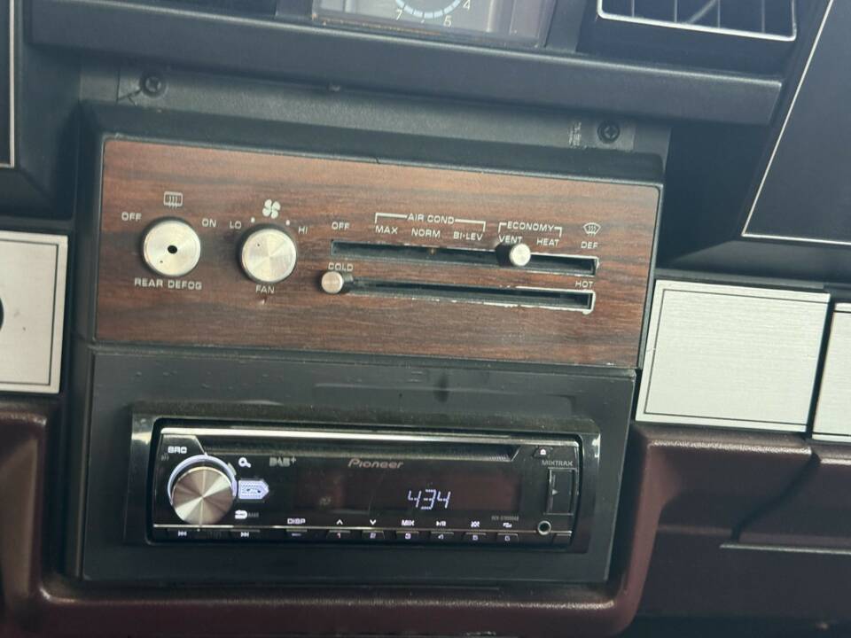 Image 15/22 of Chevrolet Caprice Classic (1985)