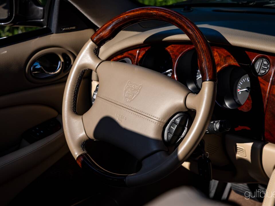 Image 27/70 of Jaguar XKR (2004)