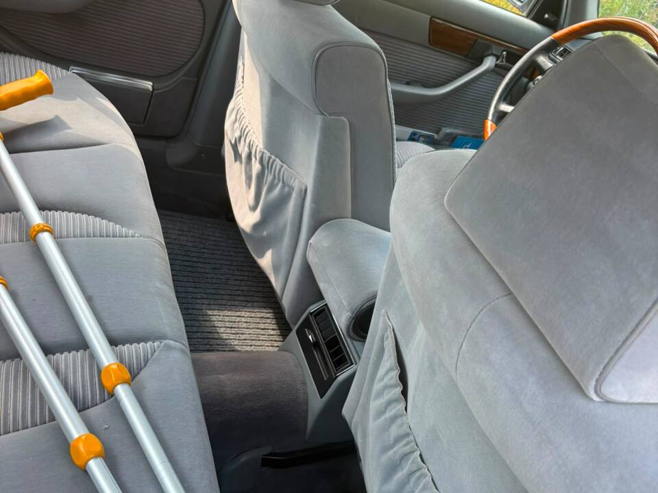 Immagine 10/13 di Mercedes-Benz 300 SE (1990)