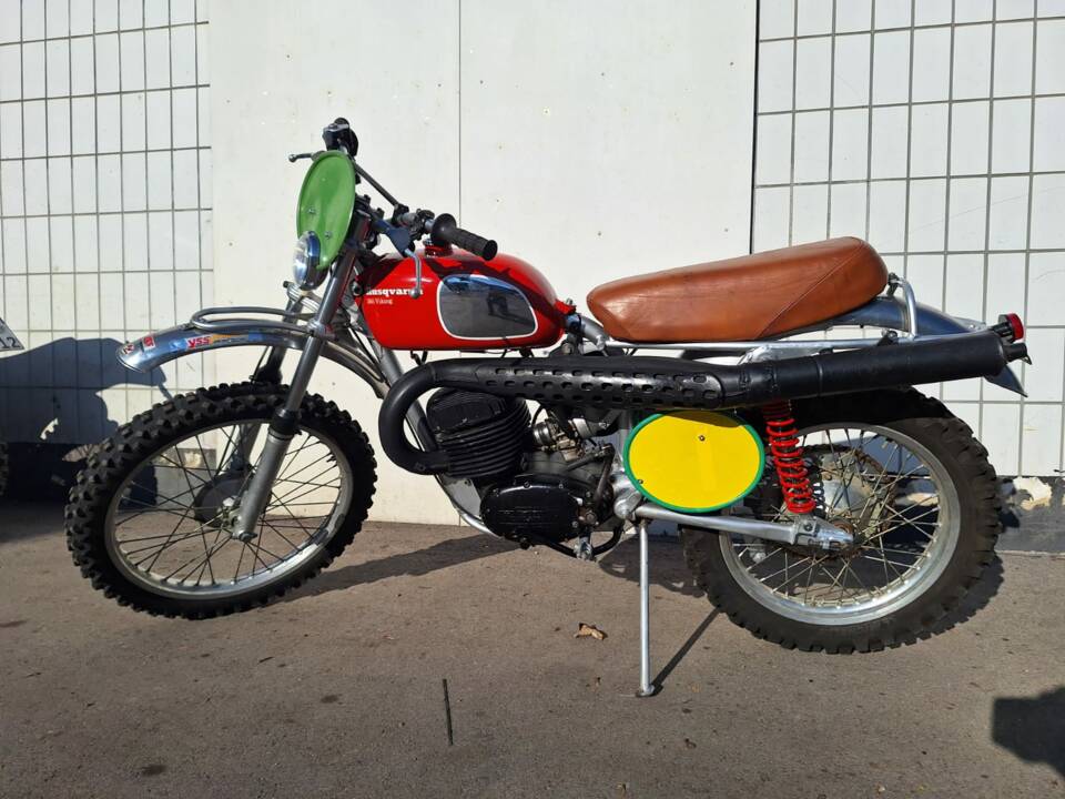 Image 3/4 of Husqvarna DUMMY (1969)
