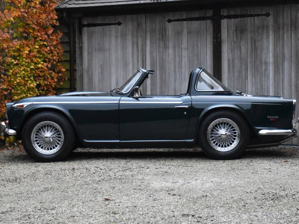 Image 2/29 of Triumph TR 5 PI (1968)