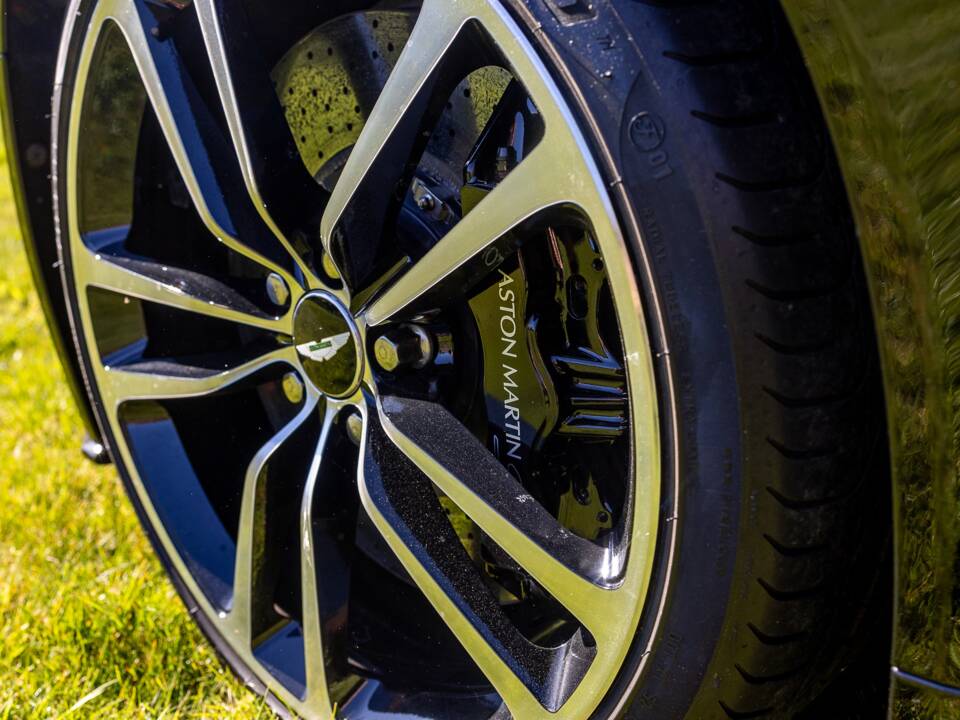 Image 24/39 of Aston Martin DBS Volante (2011)