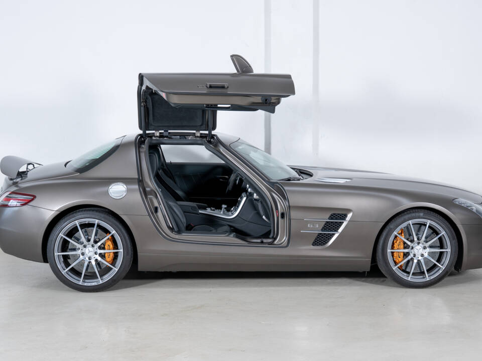 Image 5/33 of Mercedes-Benz SLS AMG (2010)