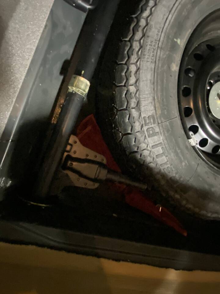 Image 49/63 of Mercedes-Benz 500 SEC (1984)