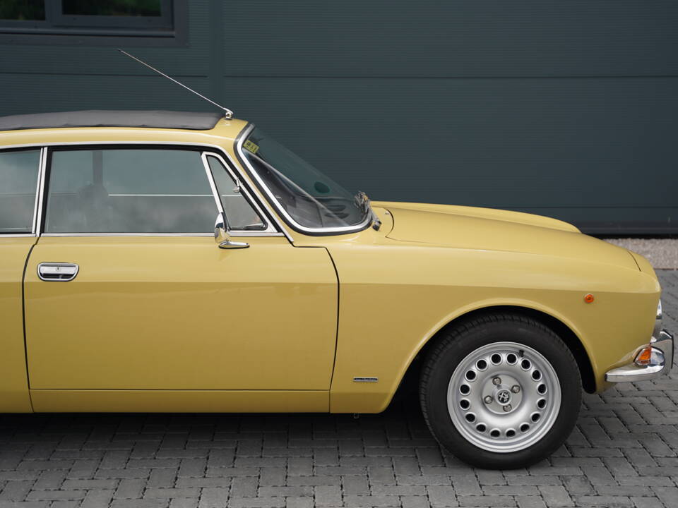 Bild 24/50 von Alfa Romeo 2000 GT Veloce (1975)