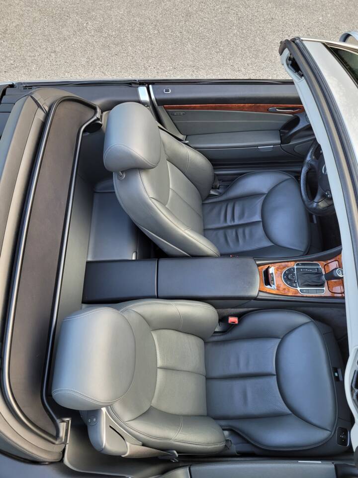 Bild 67/97 von Mercedes-Benz SL 500 (2004)
