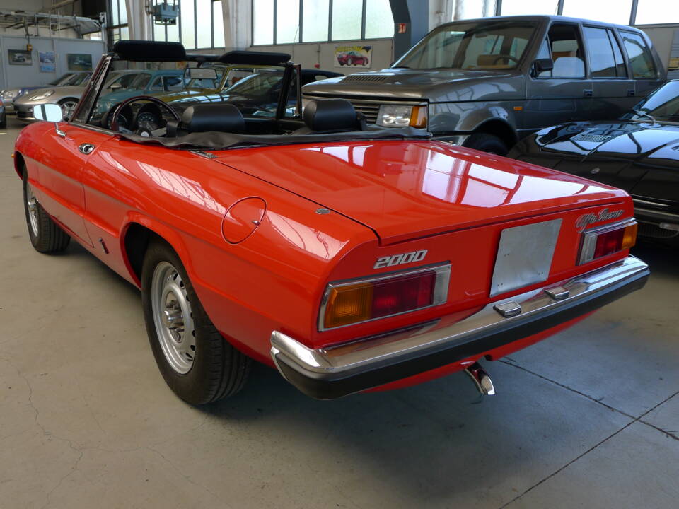 Image 26/36 of Alfa Romeo 2000 Spider Veloce (1982)