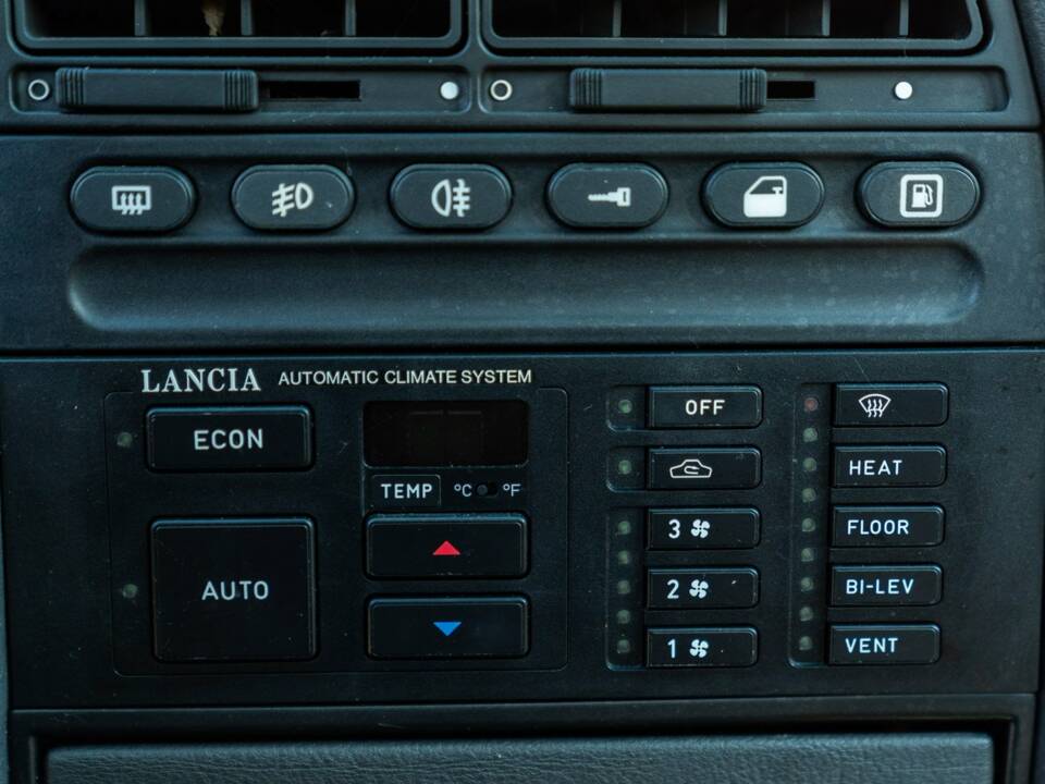 Image 40/50 of Lancia Thema I.E. Turbo (1986)