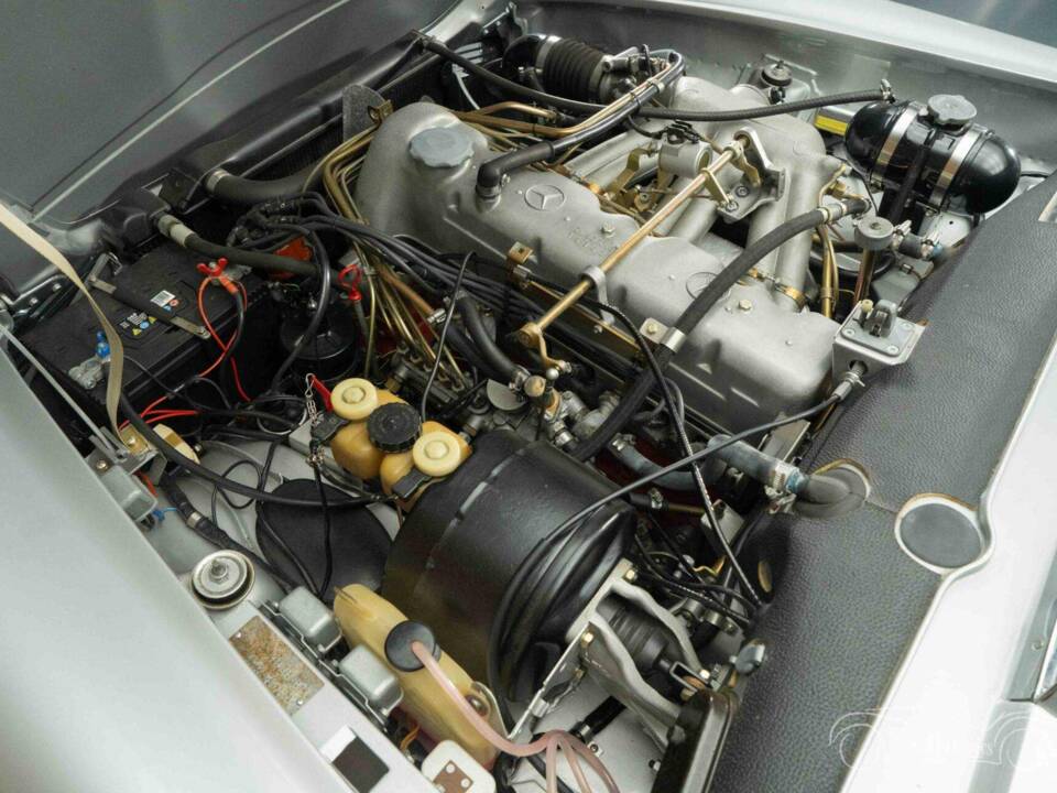 Image 5/19 de Mercedes-Benz 280 SL (1968)