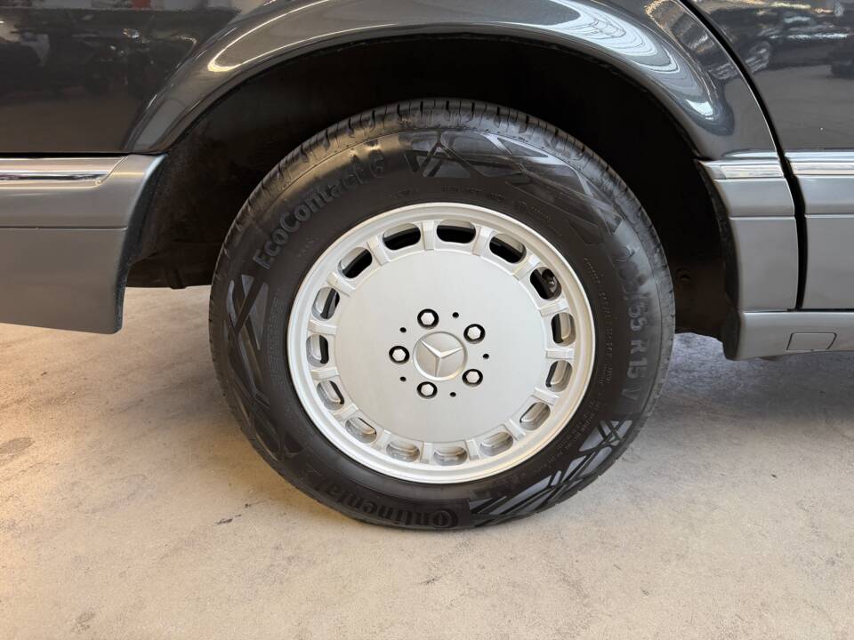 Bild 16/46 von Mercedes-Benz 300 SE (1990)