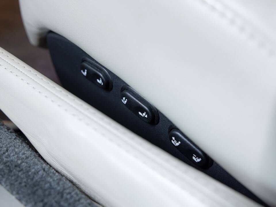 Image 9/31 de Aston Martin V12 Vanquish (2004)