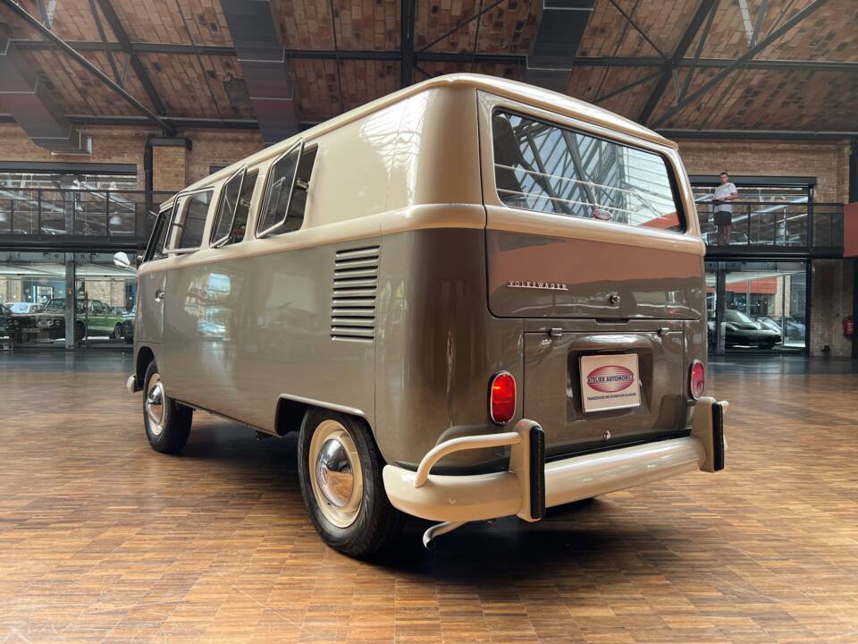 Image 13/36 of Volkswagen T1 minibus (1963)