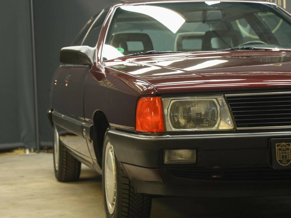 Image 24/50 de Audi 100 - 2.3E quattro (1990)
