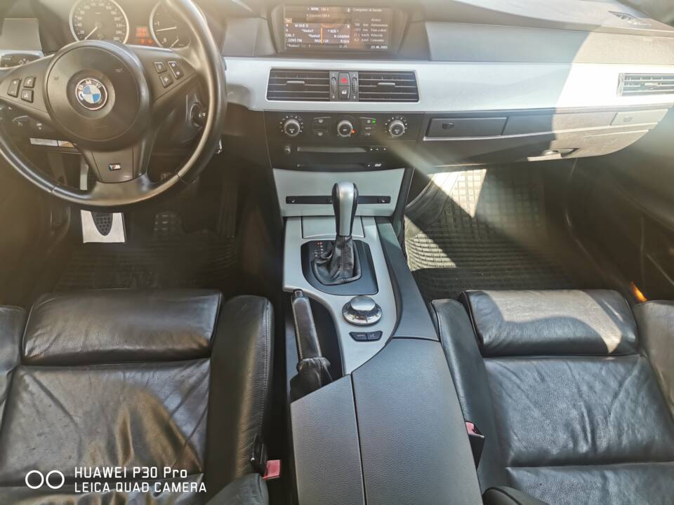 Image 17/22 of BMW 530d Touring (2005)