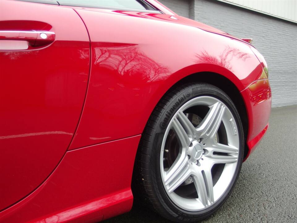 Image 30/99 of Mercedes-Benz SL 63 AMG (2012)