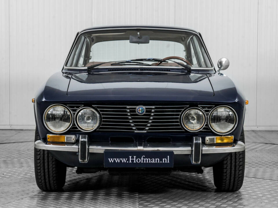 Afbeelding 17/50 van Alfa Romeo Giulia GT 1300 Junior (1976)