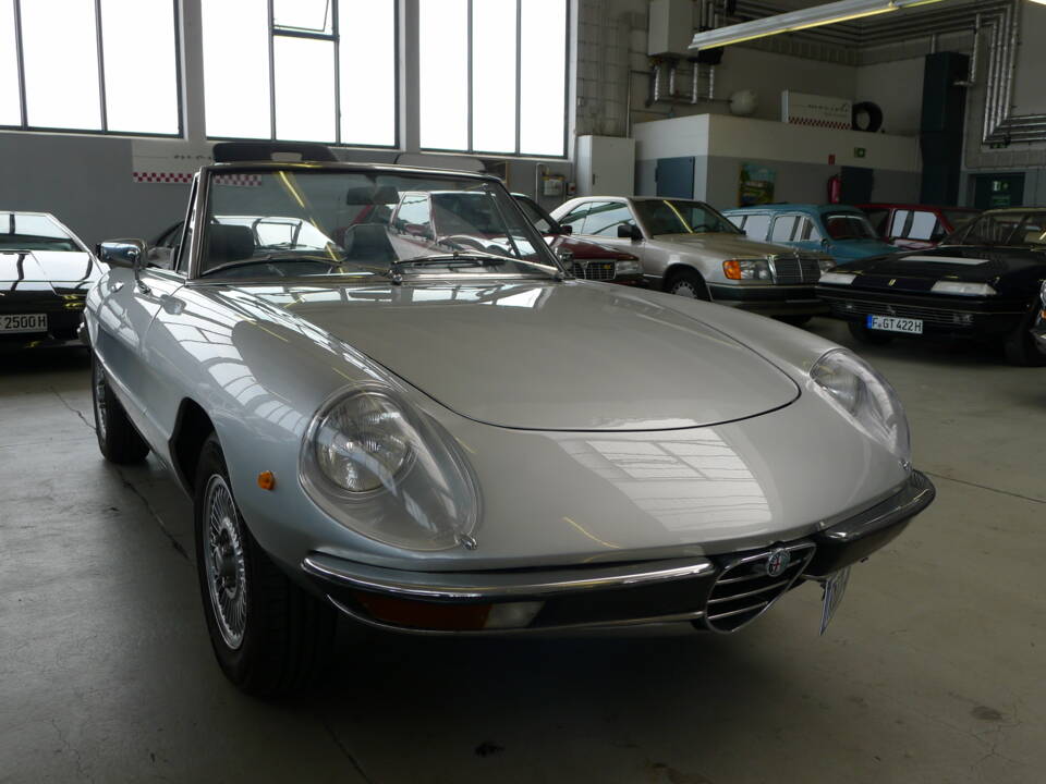 Bild 30/32 von Alfa Romeo 2000 Spider Veloce (1981)