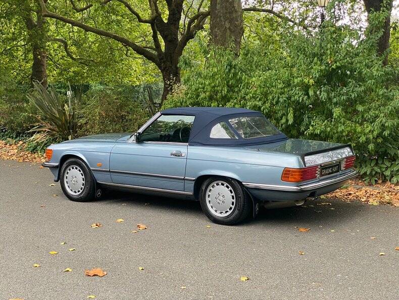 Image 13/50 de Mercedes-Benz 500 SL (1989)