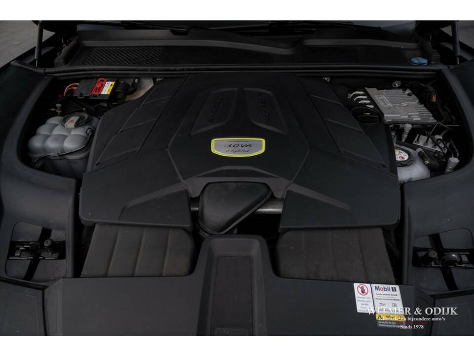 Bild 42/43 von Porsche Cayenne Coupé E-Hybrid (2020)