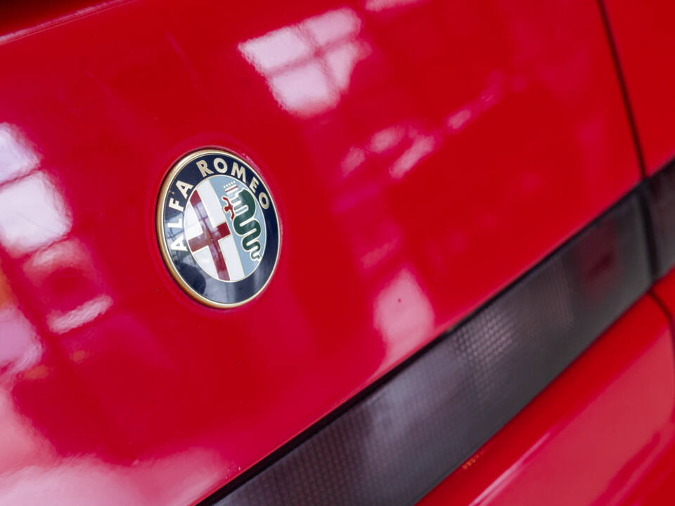 Image 27/32 de Alfa Romeo SZ (1994)