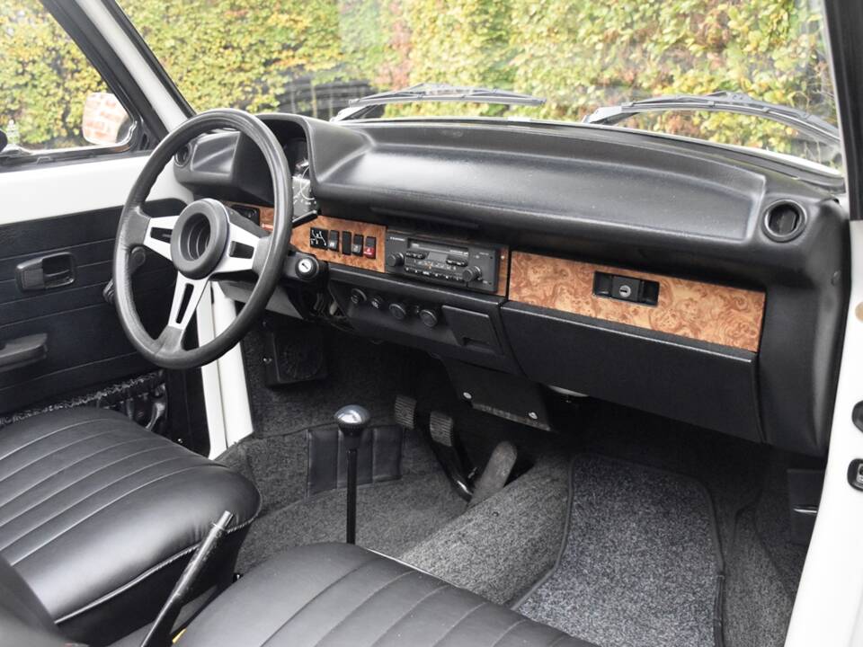 Bild 36/49 von Volkswagen Super Beetle (1979)