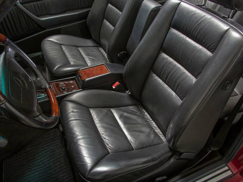 Bild 28/31 von Mercedes-Benz E 320 (1993)