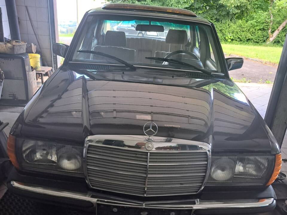 Bild 5/5 von Mercedes-Benz 200 D (1980)