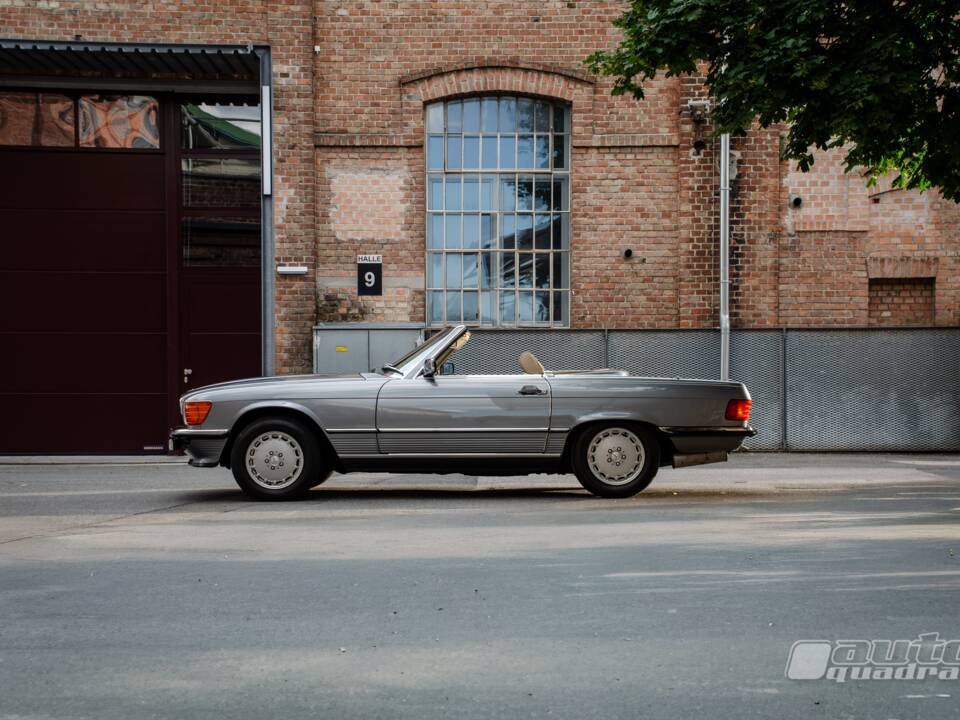 Image 1/23 of Mercedes-Benz 560 SL (1988)