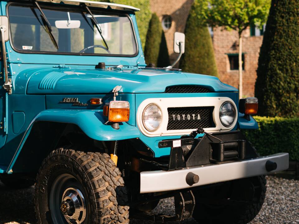 Image 4/27 of Toyota Land Cruiser FJ 45 (1976)