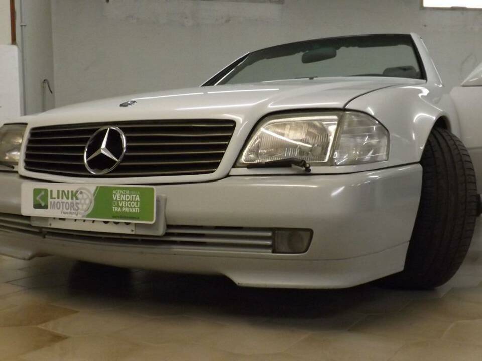 Image 23/50 of Mercedes-Benz 300 SL-24 (1989)