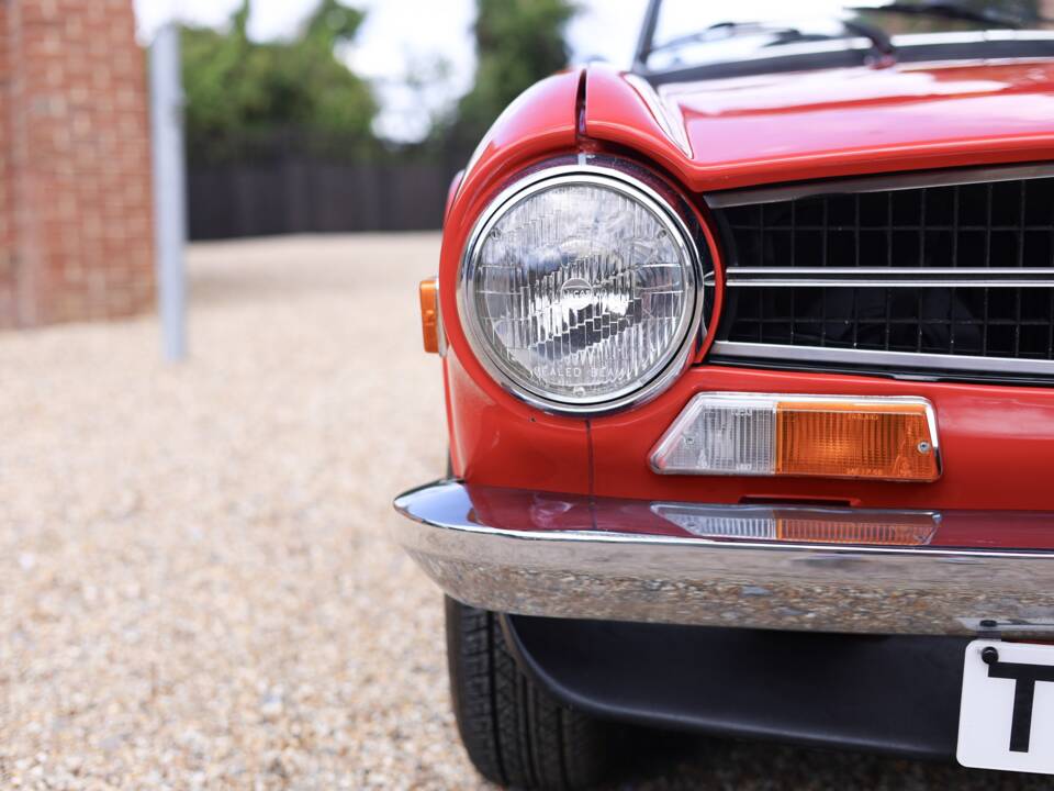Image 13/50 de Triumph TR 6 (1973)